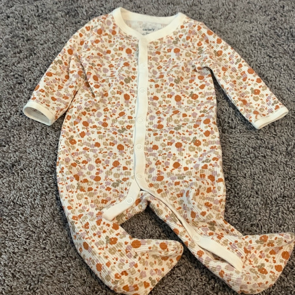 Carter’s 0-3 Month Floral Button Sleeper EUC